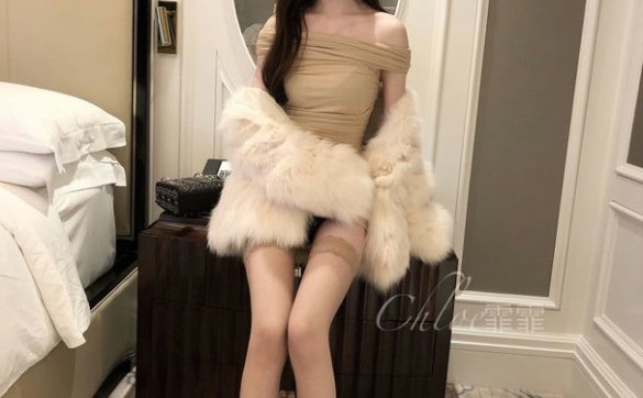 Chloe霏霏酒店房间性感包臀裙半筒肉丝Dior高跟