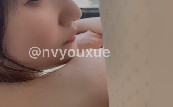 反差婊潇潇流出20G档首发版[12V+8G]