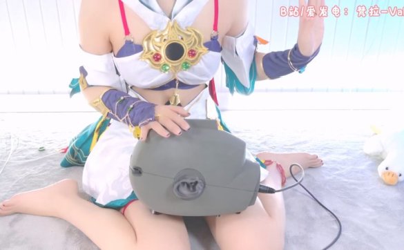 梵拉 - 8月云璃cos 膝枕掏耳轻语 芦荟胶玉竹踩耳按摩 [1v+640M]
